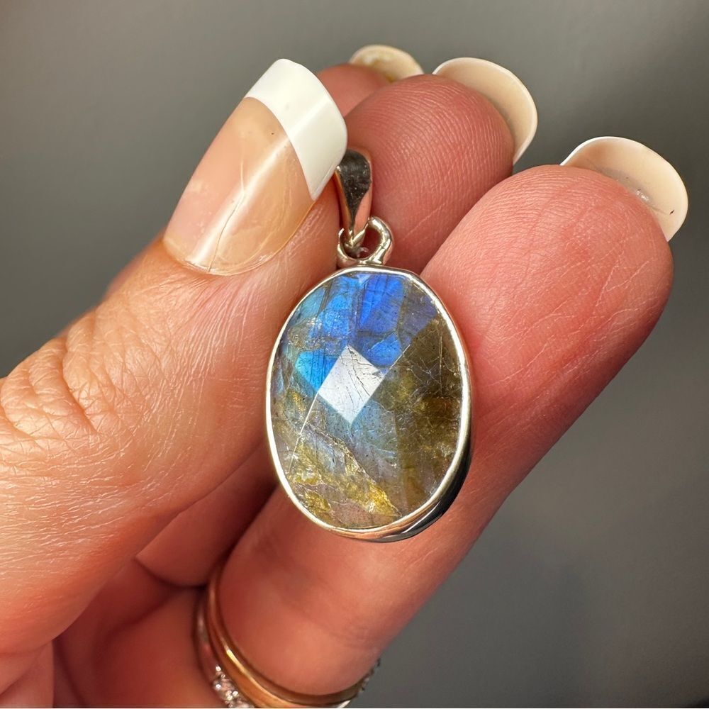 NWOT 14x18mm Faceted Labradorite Pendant in‎ Solid sterling silver!